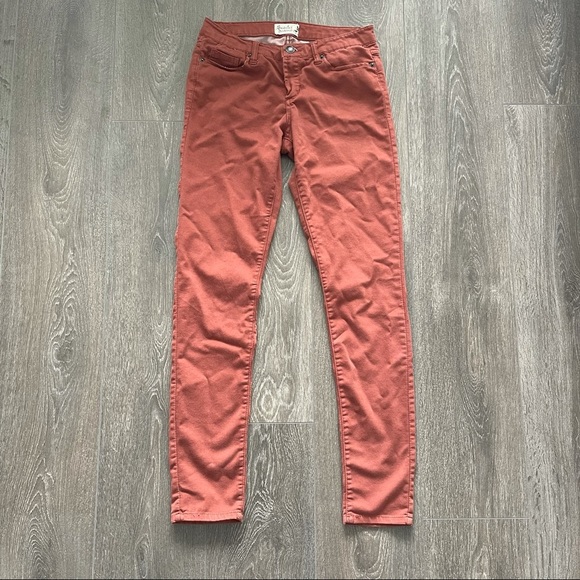 Scarlet Boulevard Pants - Picture 2 of 3